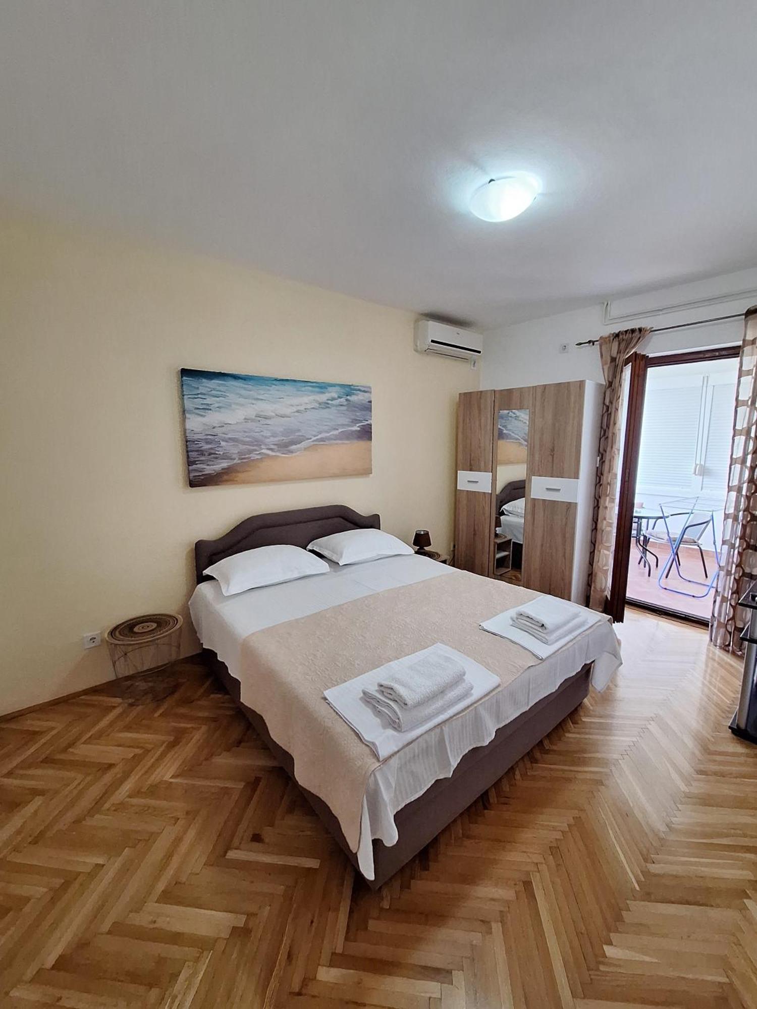 Hortenzija Apartment *